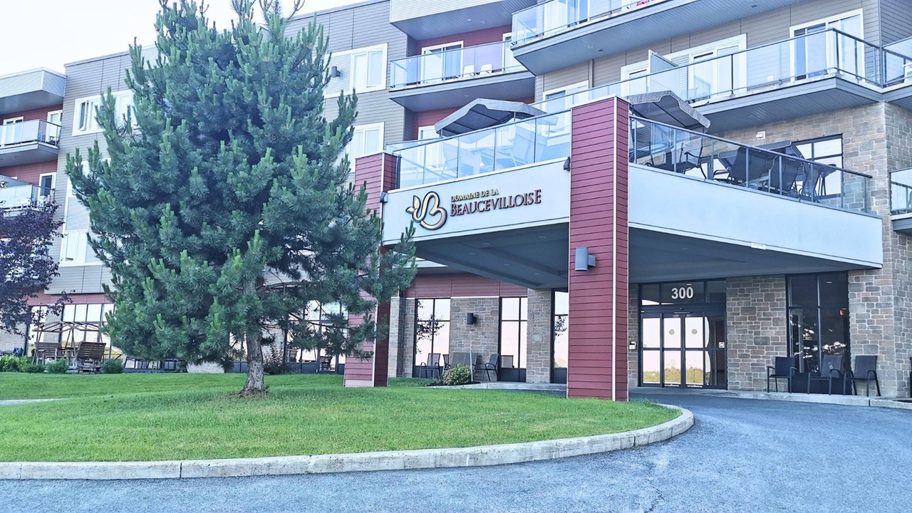 Présentement, quelque 79 personnes occupent les 77 unités locatives, dont 67 appartements, réparties sur quatre étages de cet établissement qui opère comme RPA depuis 2013.