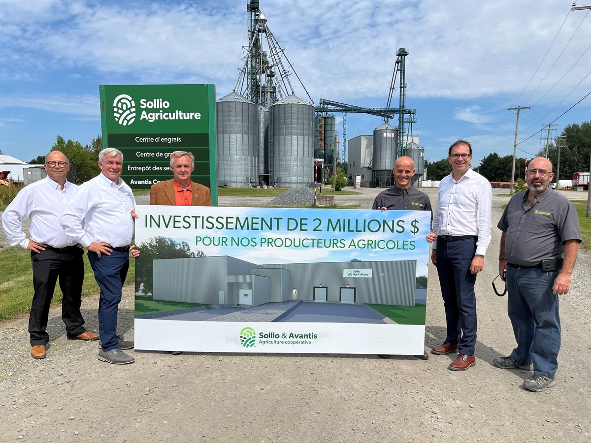 Sur la photo, de gauche à droite : Marco Nadeau, directeur général Sollio & Avantis, Simon Baillargeon, vice-président développement des affaires et conseiller stratégique de Sollio Agriculture,  Yvon Asselin maire de Sainte-Hénédine, Frédéric Martineau président d’Avantis Coopérative, Michel Delisle chef de la direction d’Avantis Coopérative et Éric Lemieux, directeur principal opérations agricoles Sollio & Avantis.