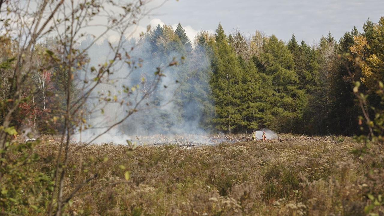 Tas de bois en feu à Saint-Georges: intervention maitrisée par les pompiers