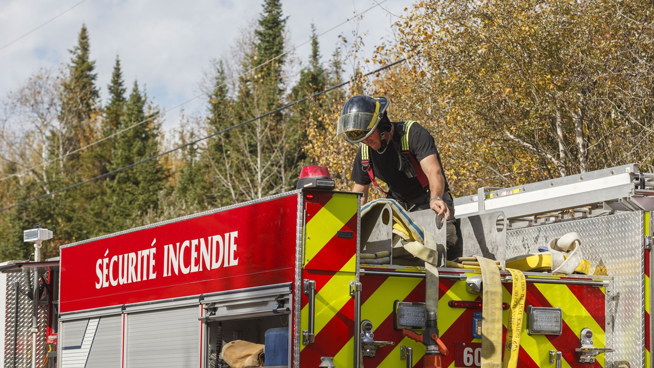 Tas de bois en feu à Saint-Georges: intervention maitrisée par les pompiers