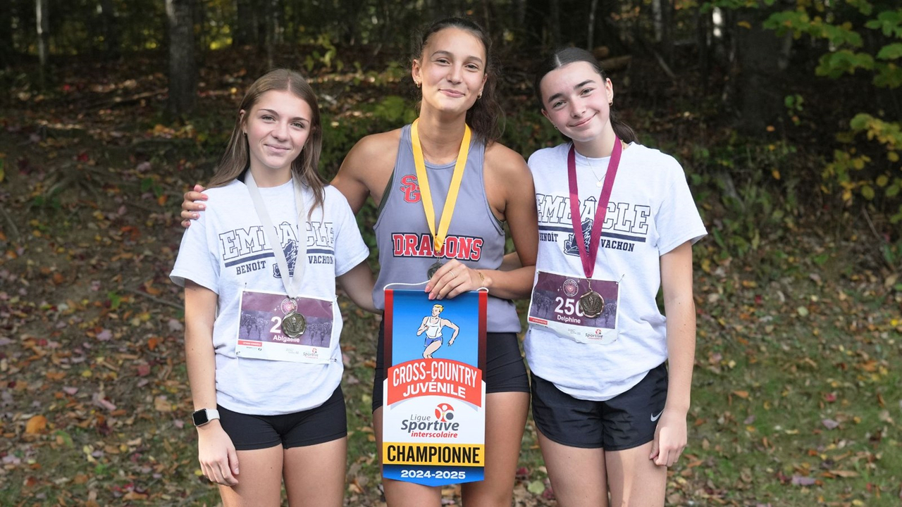 Podium Juvénile féminin: 1- Maude Frenette/Polyvalente de Saint-Georges, 2- Abigaëlle Gagné/Polyvalente Benoît-Vachon, 3- Delphine Berthiaume/Polyvalente Benoît-Vachon
