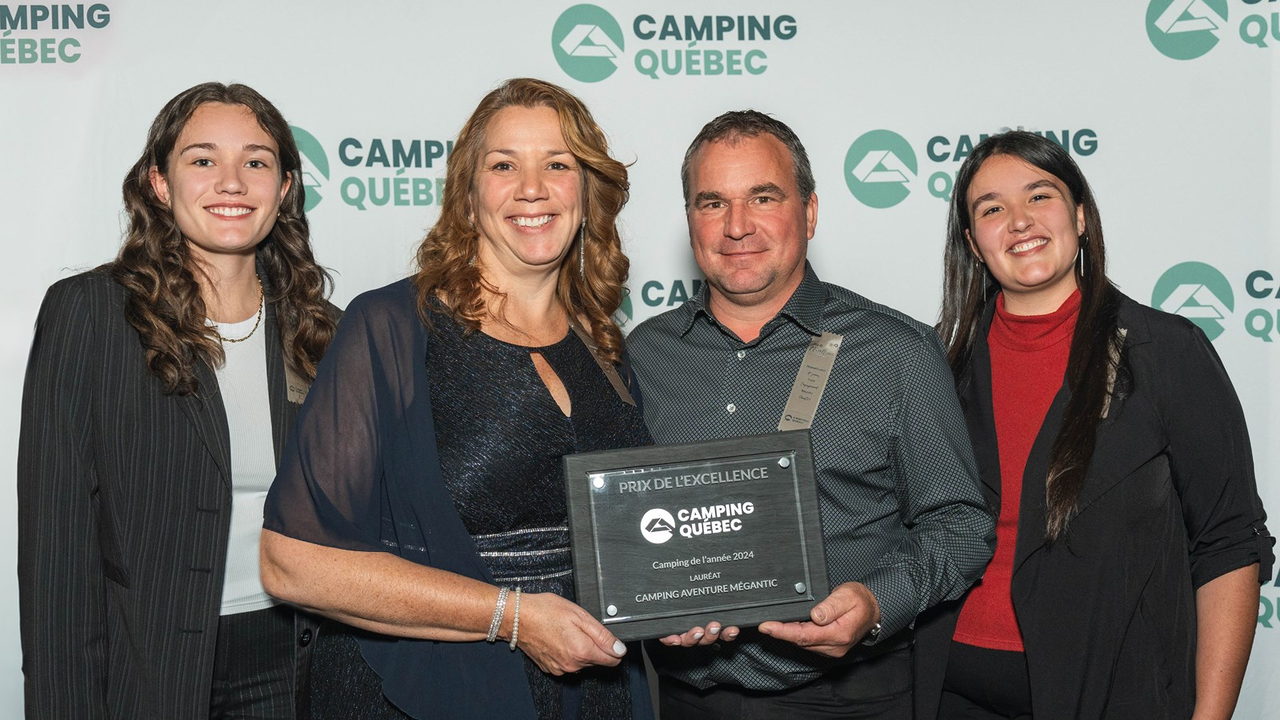 Sophie Therrien, Julie Rouillard, Francis Therrien et Marie Therrien, du Camping Aventure Mégantic, situé à Frontenac. 