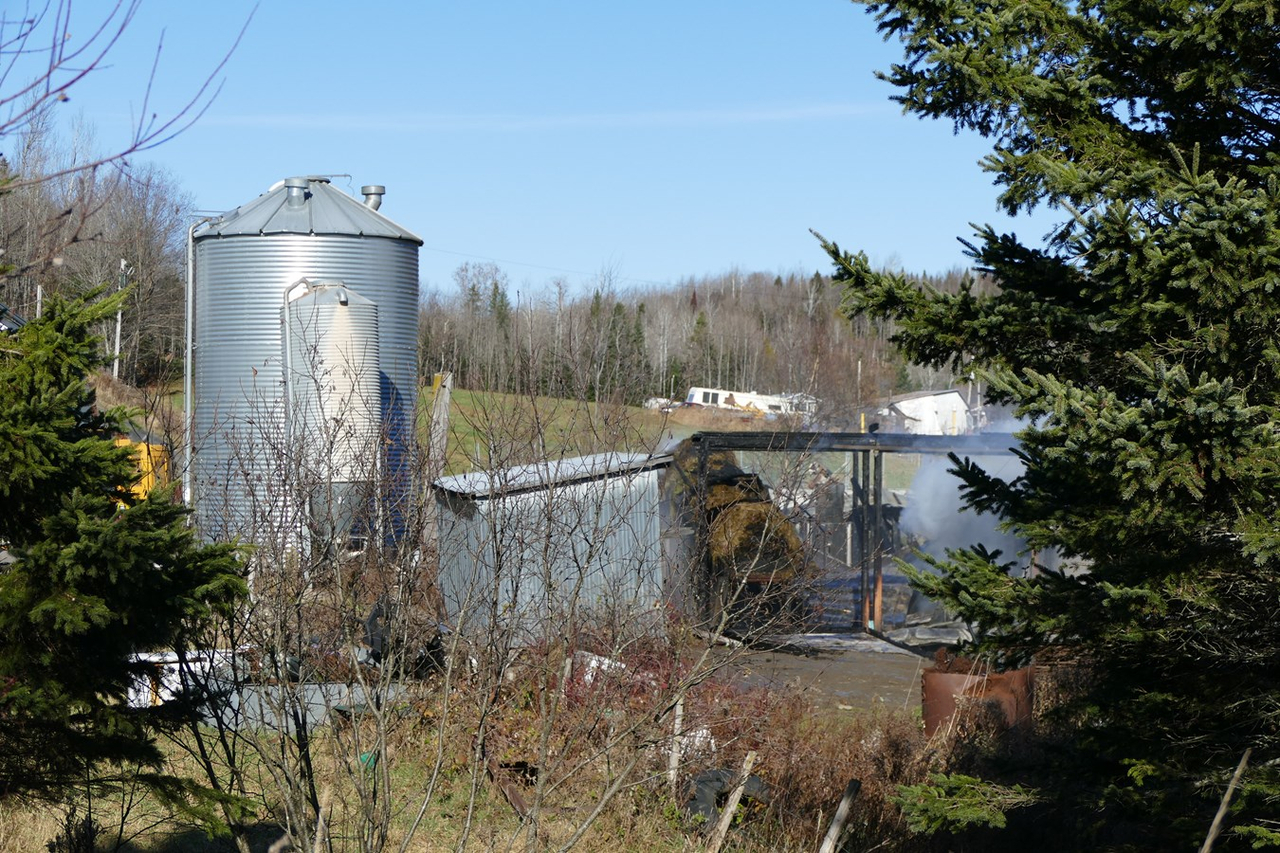 Sainte-Clothilde-de-Beauce : un bâtiment agricole détruit par un incendie
