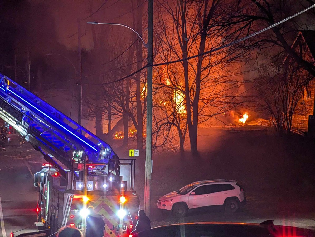Un important incendie ravage une maison à Saint-Georges