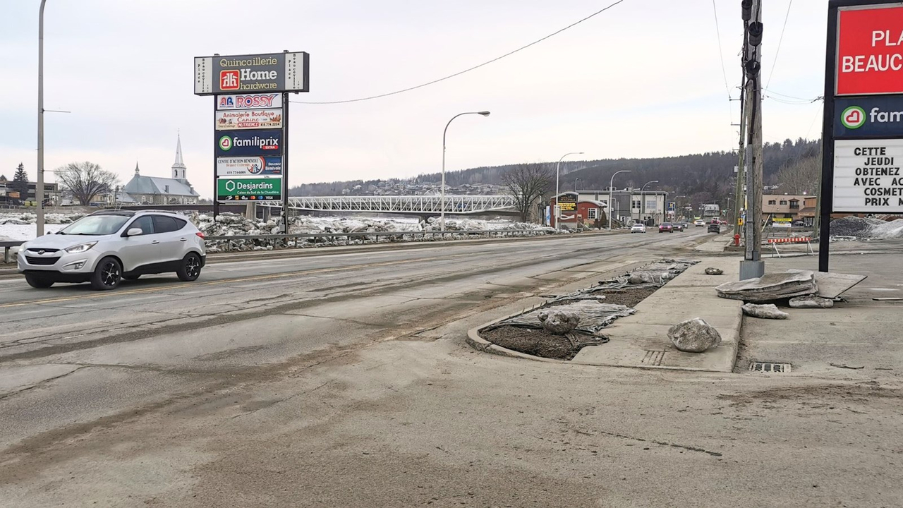 Sale et poussiéreux, le boulevard Renault est néanmoins rouvert à la circulation.