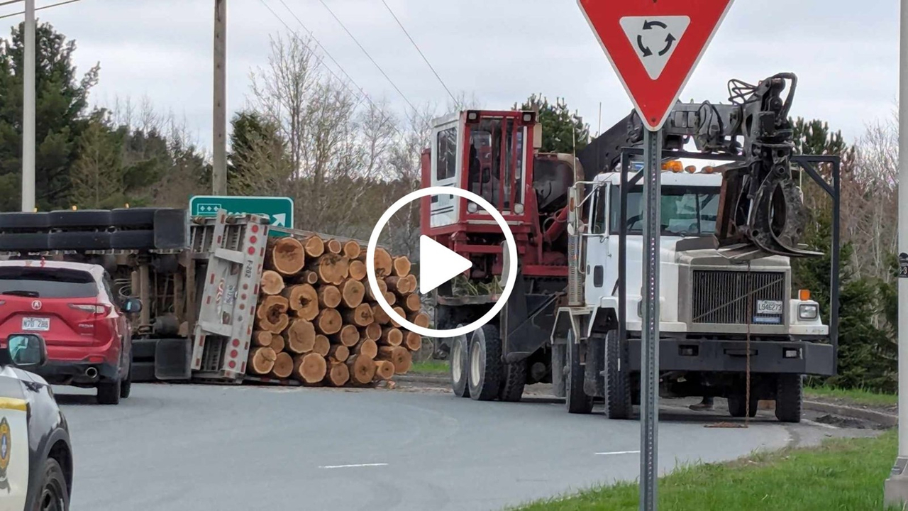 Camion renversé à Saint-Georges