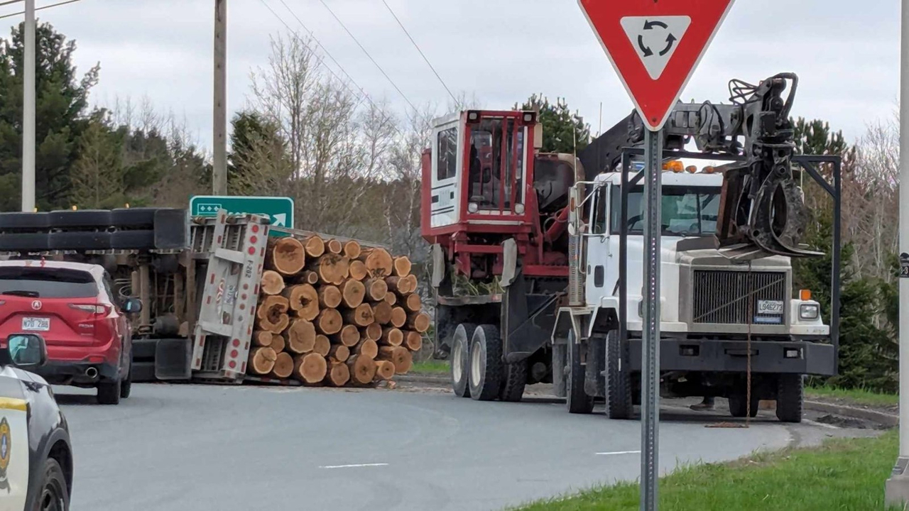 Camion renversé à Saint-Georges