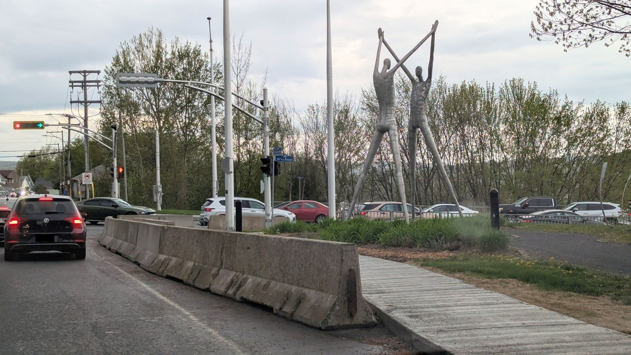 Pourquoi la nouvelle voie près du pont David-Roy est bloquée?