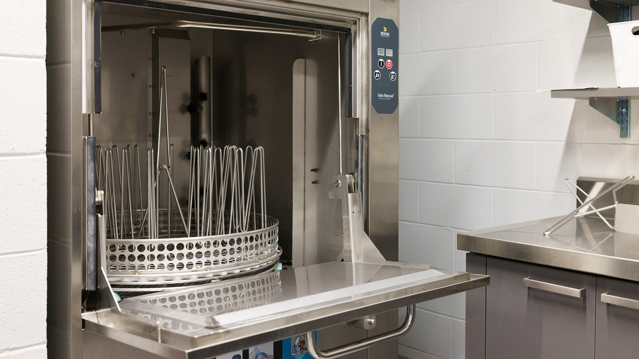 Une machine rare au Québec qui permet de laver de nombreux équipements dont les masques à oxygene