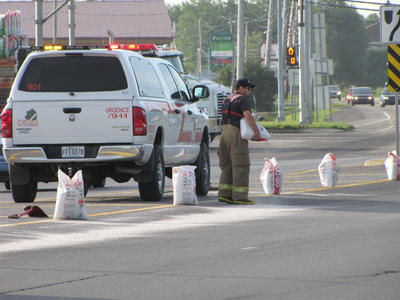 Déversement de carburant sur le boulevard Industrie à l'intersection de la route 158.