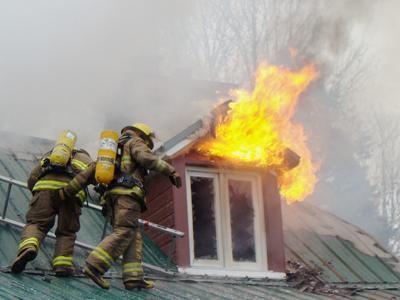 Maison détruite par les flammes à Sainte-Marie-Salomé