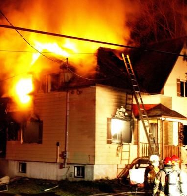Quelques photos de l'incendie sur la route 347 à St-Norbert. Photo : Mario Durieux.