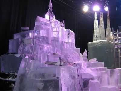 Vidéo : Un sculpteur de glace se taille une réputation en France