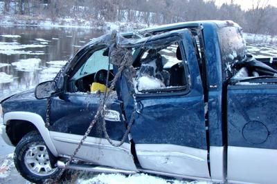 Vidéo : Un camion plonge dans la rivière Assomption
