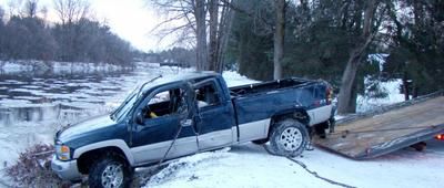 Vidéo : Un camion plonge dans la rivière Assomption