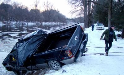 Vidéo : Un camion plonge dans la rivière Assomption