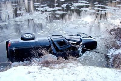 Vidéo : Un camion plonge dans la rivière Assomption