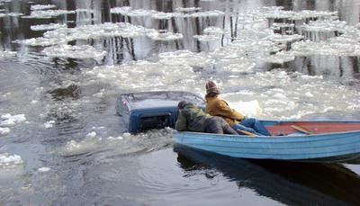 Vidéo : Un camion plonge dans la rivière Assomption