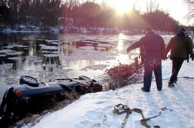 Vidéo : Un camion plonge dans la rivière Assomption