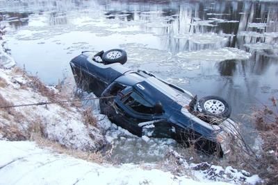 Vidéo : Un camion plonge dans la rivière Assomption