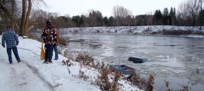 Vidéo : Un camion plonge dans la rivière Assomption