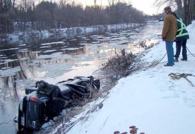 Vidéo : Un camion plonge dans la rivière Assomption