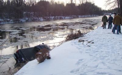 Vidéo : Un camion plonge dans la rivière Assomption