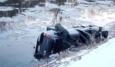 Vidéo : Un camion plonge dans la rivière Assomption