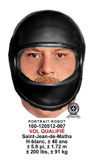 Au moment du vol, le suspect portait un casque de moto noir, usé, sans visière, et un manteau de toile noir. Il arborait une moustache de couleur pâle.