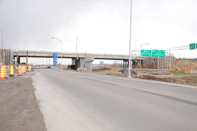 Du 1er octobre à 21 h 30 jusqu’au lendemain à 17 h, il y aura fermeture de la bretelle d’accès menant à la route 158 OUEST en provenance de l’autoroute 31 NORD. Cette fermeture est nécessaire en vue de procéder à l’installation de glissières de sécurité. Pour pallier la fermeture, un chemin de détour sera mis en place via le chemin des Prairies afin de permettre aux usagers d’accéder à la route 158 OUEST.