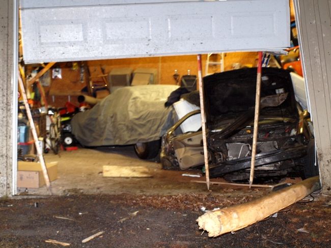 Un résident de Saint-Thomas-de-Joliette a eu toute une surprise, dans la nuit du 3 décembre, lorsqu’une voiture a foncé dans le garage de sa résidence.