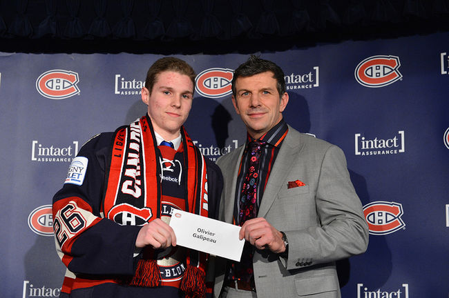 Un jeune hockeyeur reçoit une bourse du CH