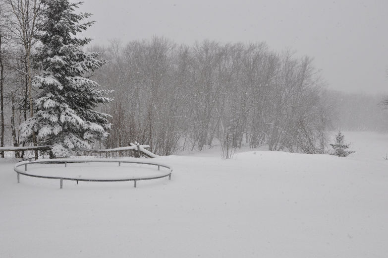 À Mont-Tremblant, ce trampoline ne sera pas utilisable avant quelques semaines.