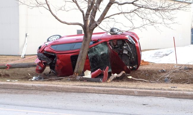 Un résident de 33 ans, de Rawdon, lutte présentement pour sa vie, suite à un accident de la route survenu tôt en matinée, le 10 avril, à Joliette.