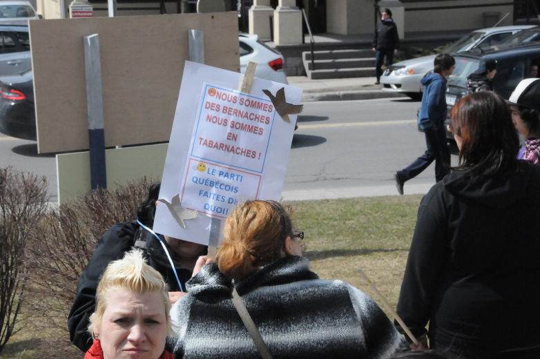 Les organismes communautaires manifestent à Joliette