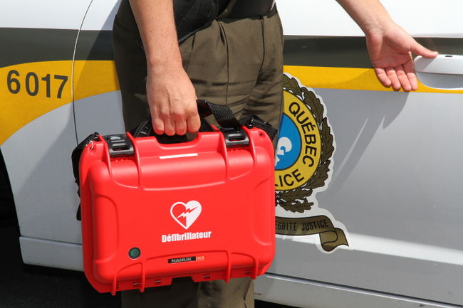 Le HeartStart FRx de Philips s’ajoutera aux outils dont disposent les policiers de la SQ. 