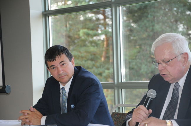 Claude Chartier et Claude Desjardins espère que la MRC de Montcalm soit bien branchée