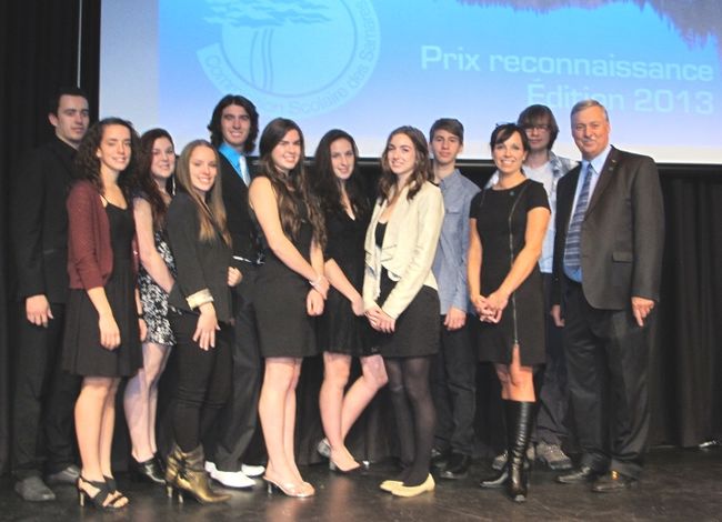 Dix élèves reçoivent la médaille du Gouverneur général et dix-neuf élèves reçoivent le Prix de l’engagement de la CSS