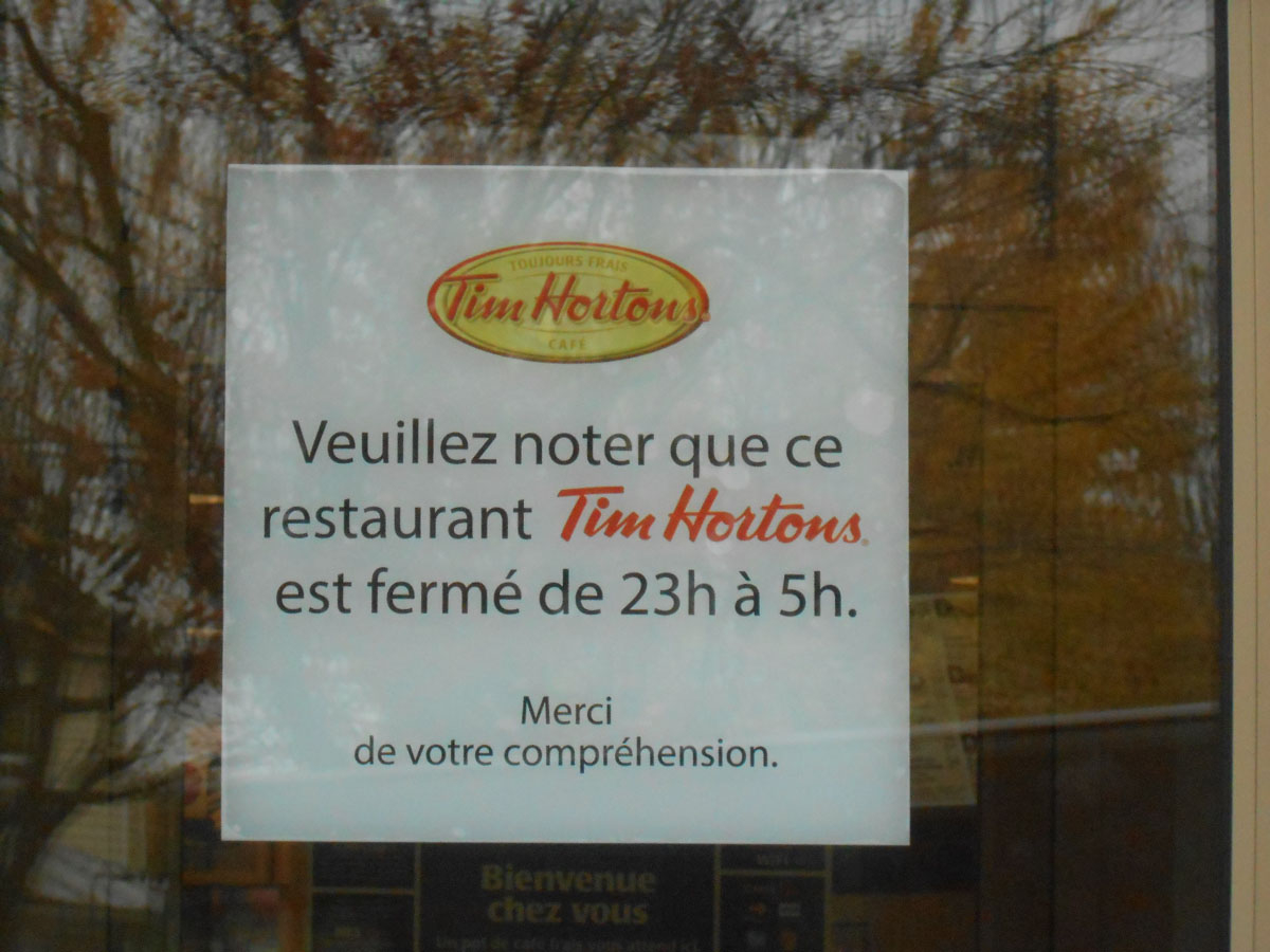 Le message de Tim Hortons à l'entrée.