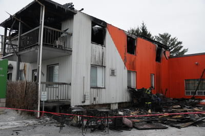 Quatre ans plus tard, les pompiers de Rawdon retrouvent leur caserne