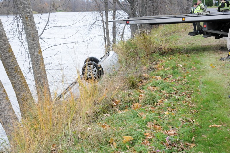 Une automobile a sombré dans l'eau à St-Ignace-de-Loyola