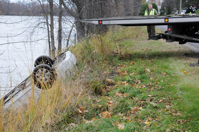 Une automobile a sombré dans l'eau à St-Ignace-de-Loyola