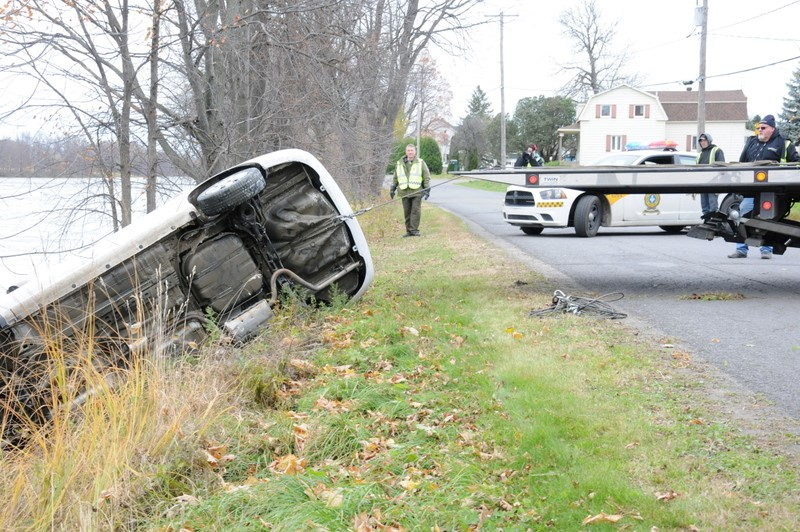 Une automobile a sombré dans l'eau à St-Ignace-de-Loyola