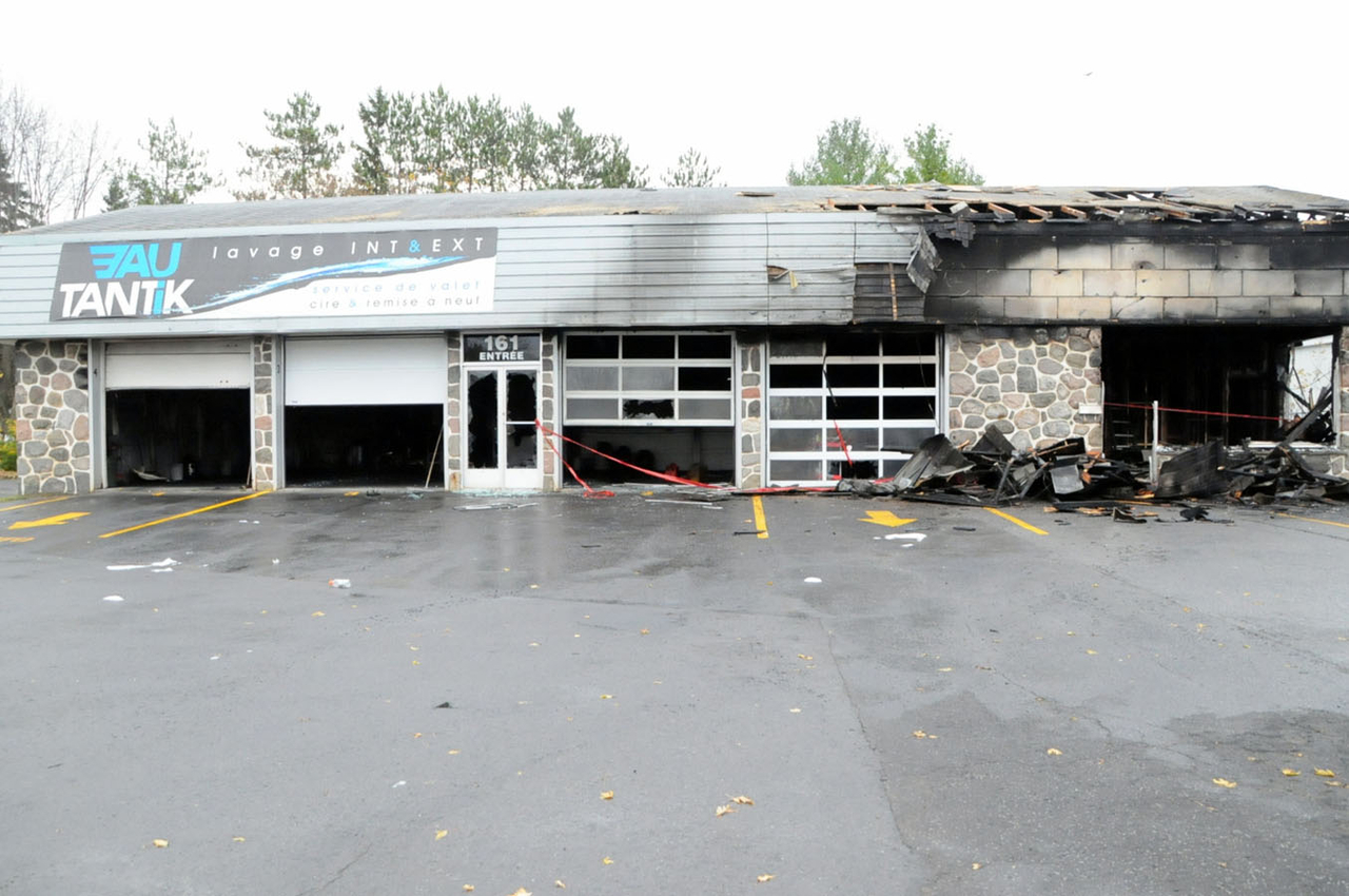 Un incendie détruit un lave-auto à Notre-Dame-des-Prairies