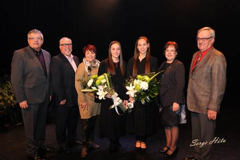 De gauche à droite : Jean-Yves Tremblay, président du conseil d’établissement, Michel Perreault, président d’honneur, Chantale Perreault, directrice du collège constituant de Joliette, Annabel Pilon, récipiendaire de la médaille spéciale de bronze du gouverneur général, Marie-Noëlle Goulet, récipiendaire de la médaille de l’Assemblée nationale et de la bourse des députés de Lanaudière, Francine Raynault, députée de Joliette à la Chambre des communes ainsi que Claude Beausoleil, président du conseil d’administration de la Fondation du Cégep à Joliette.