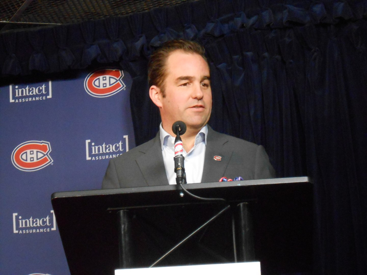 Le président du Canadien de Montréal, Geoff Molson, durant le point de presse du 11 février.