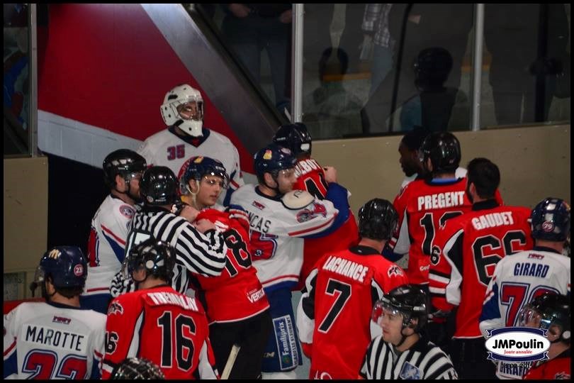LHSAM: Une bagarre générale force l’annulation du quatrième match