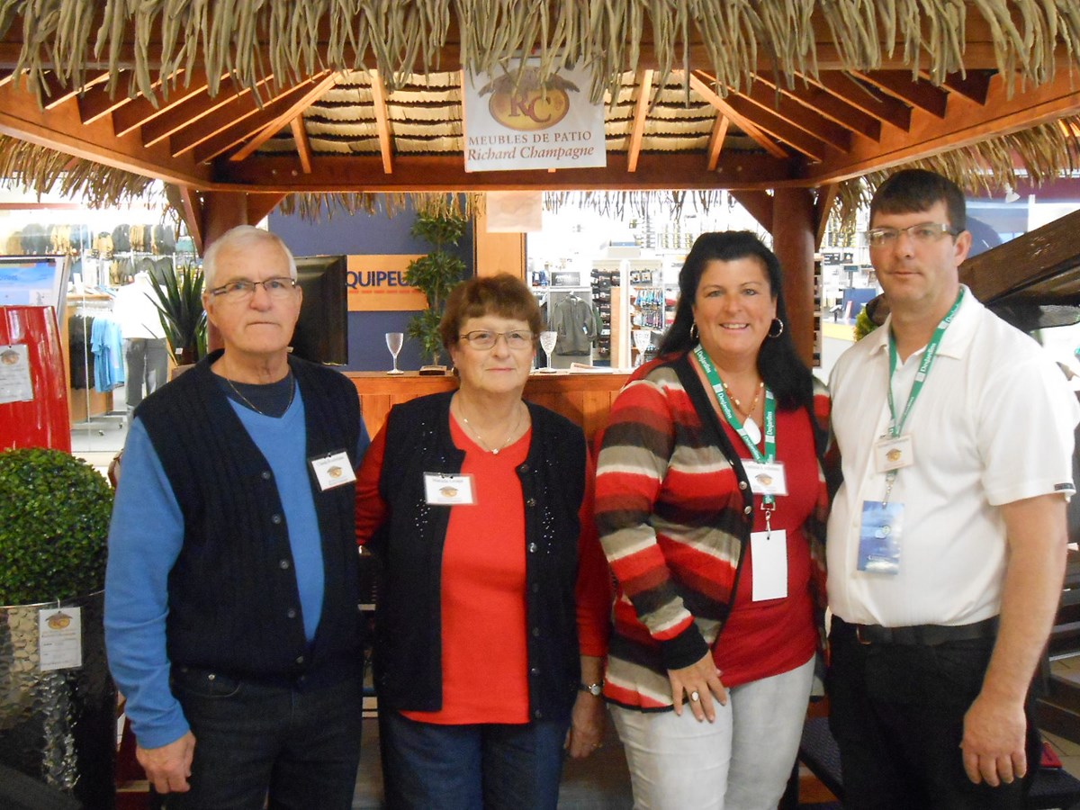 Meuble Patio Richard Champagne : Richard Champagne, Nathalie Rocheleau, Claude Rocheleau et Marcelle Lesage.