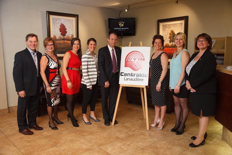 Marcel Thuot, Jacinte Mailhot, Marjorie Thuot, Andrée-Anne Thuot, Marc Dutil, Caroline Thuot, Marilène Thuot et Nicole Campeau, directrice de Centraide.