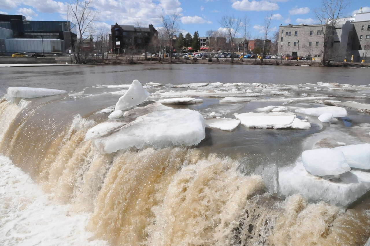 Le niveau de l'eau est très élevé dans certains secteurs du Grand Joliette